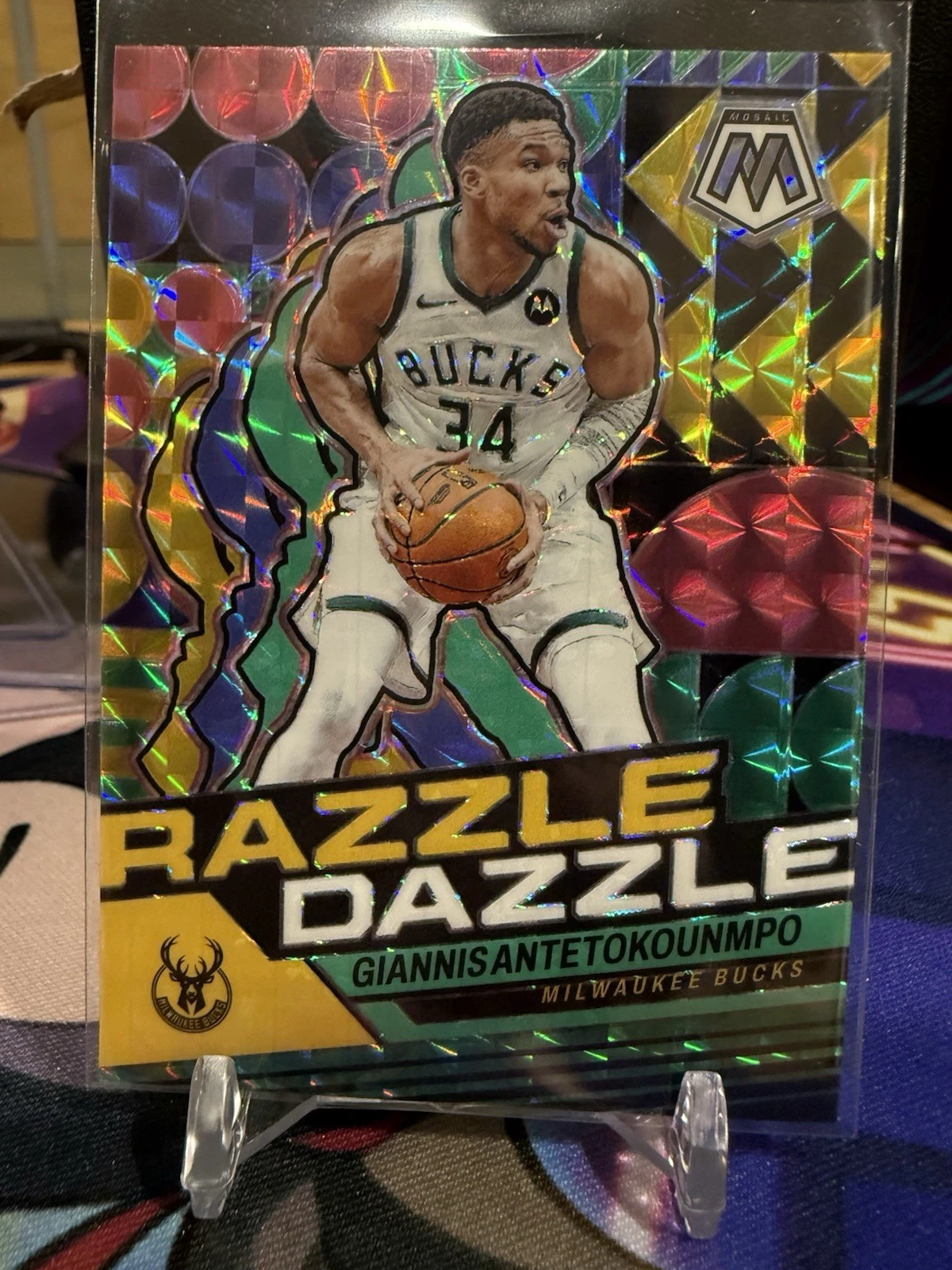 Giannis Antetokounmpo trading card