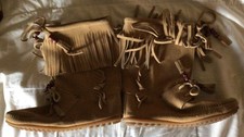 Women's Minnetonka Camel Suede 9-9.5  Tall Fringe Hard Bottom Moccasins Size 8