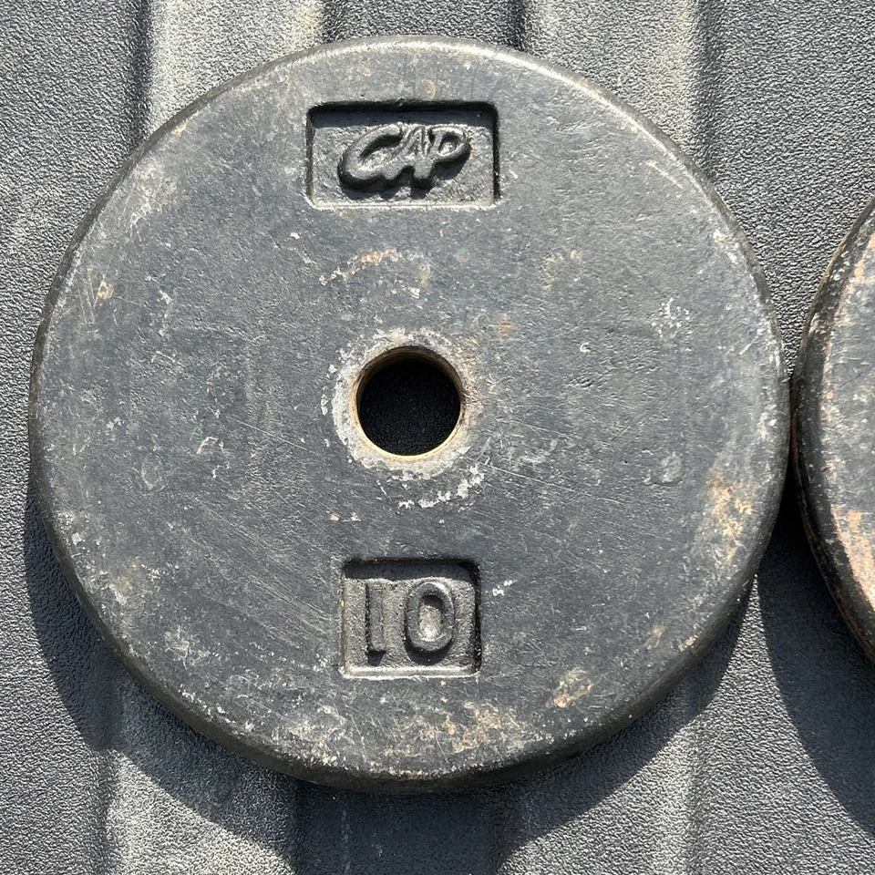 Placas de peso vintage para panqueques de hierro fundido CAP Barbell 2 de 10 lb Foto 2 de 3