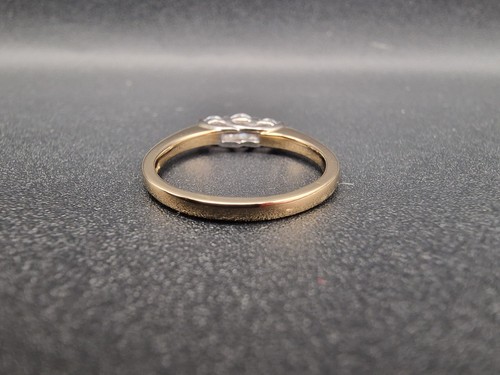 18ct Gold Diamond Trilogy Ring 3 Diamonds - Picture 12 of 23