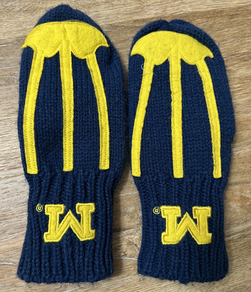 Casco de fútbol de la NCAA Michigan Wolverines de tamaño adulto Zoozats UofM Knit Mitten Foto 2 de 4