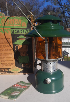 Coleman 228F ランタン Vintage Coleman 228F Big Hat Lantern Amber Lens 11-65 Work's Great