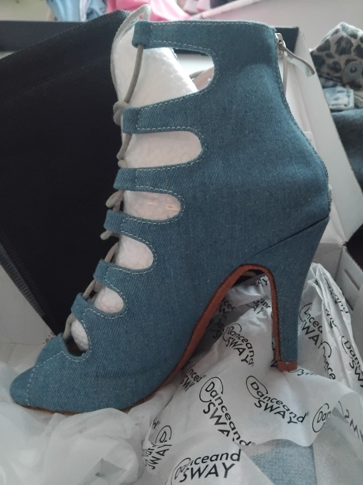 Zapatos de Baile Denim U.S 5.5 UK 3.5 - NUEVOS CON ETIQUETAS y Boxeo