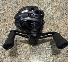 Daiwa Tatula Right Handed Retrieve Baitcaster Reel 8:1 Gear Ratio Very Light Use