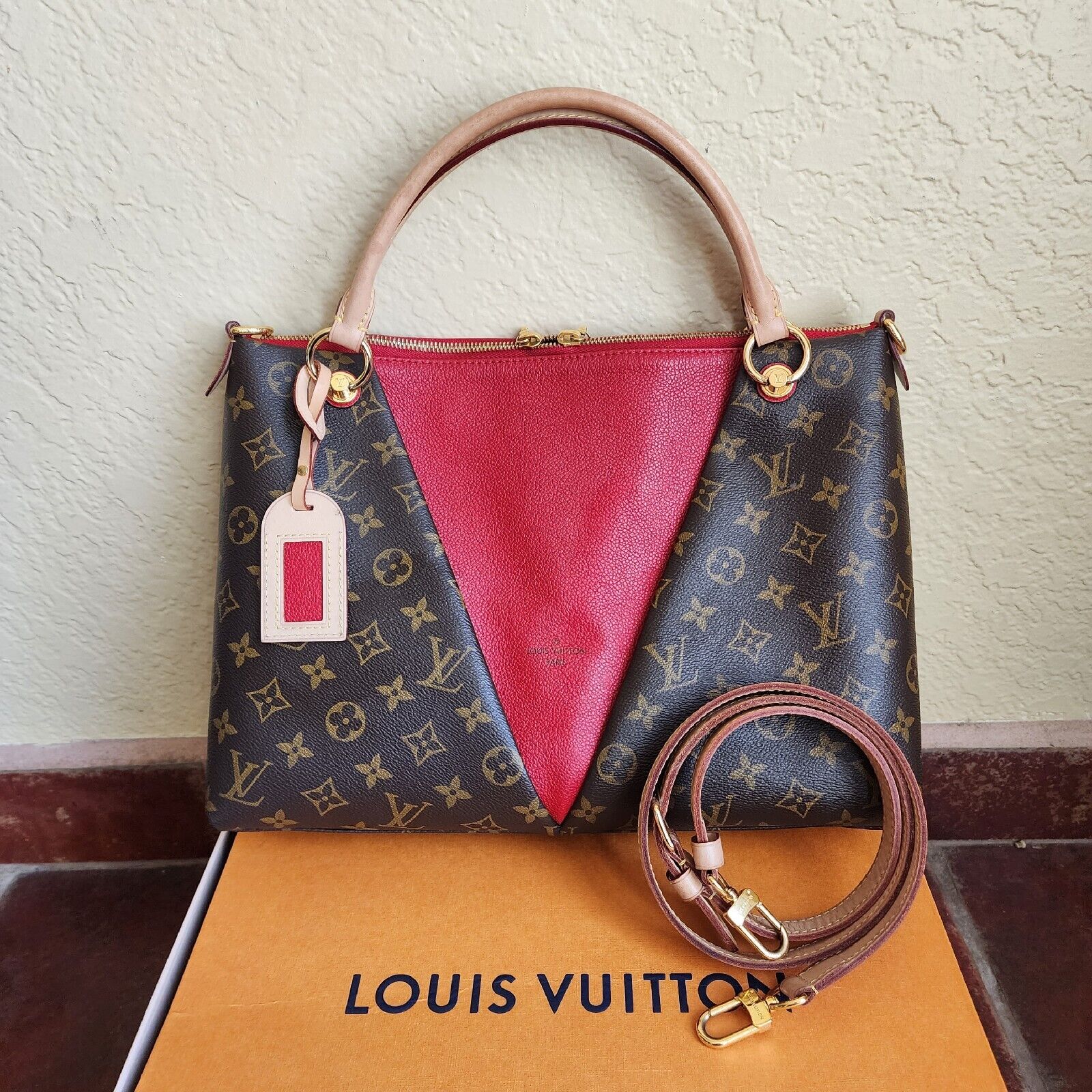 SALE Louis Vuitton V Tote Mm