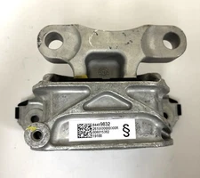 2017 2018 2019 2021 GMC ACADIA FWD 2.5L GAS ENGINE MOTOR RIGHT MOUNT BRACKET OEM