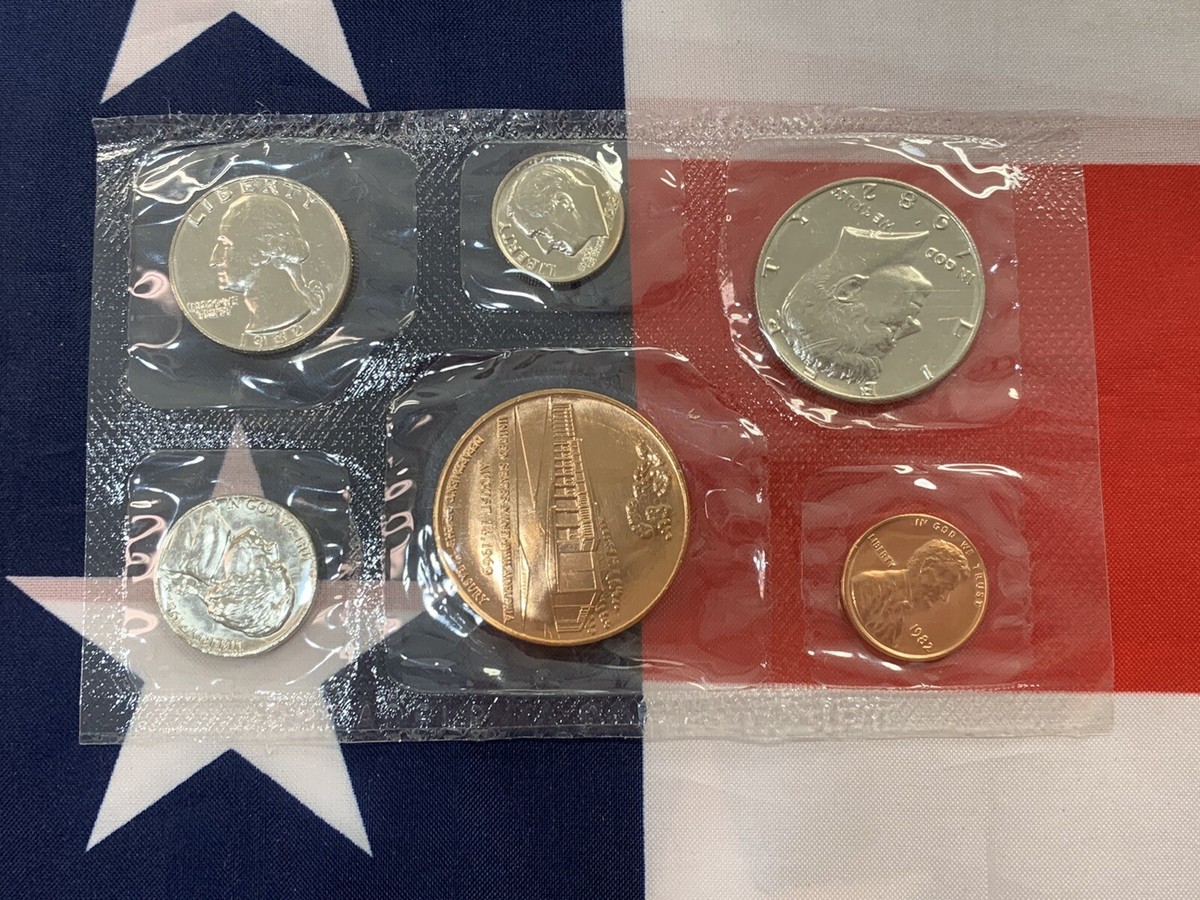 1982 - 1983 P & D Official US Mint Souvenir Sets. See description