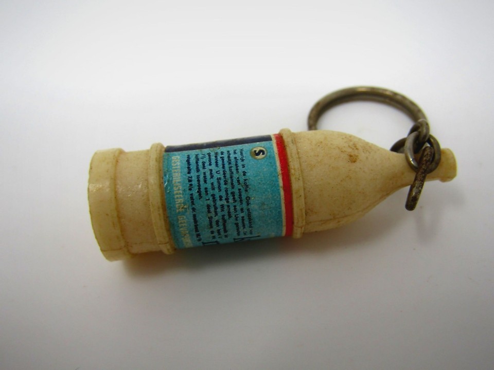 Vintage Foreign Keychain Coffee Creamer Koffie Melk Dutch Netherlands