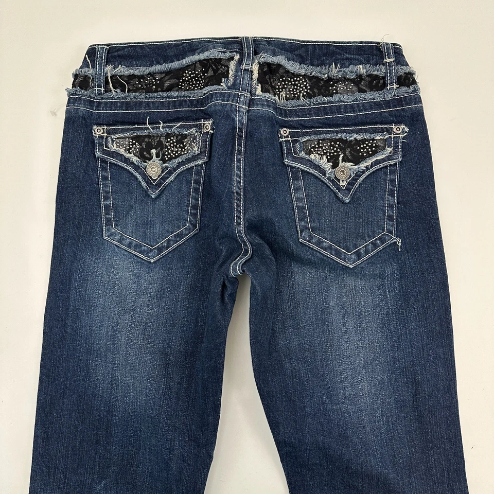 Pantalones de mezclilla Bongo Bootcut con detalle de encaje trasero para mujer talla 9 azul lavado oscuro Foto 4 de 4