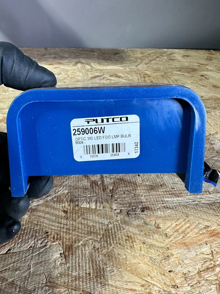 Putco 259006W Light Bulbs, LED, Bright White, 6000K, 9006, Pair NOS - Image 2 of 2