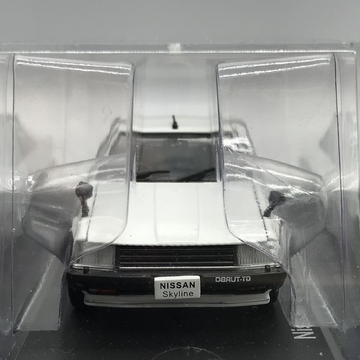 Mini Car Nissan Skyline HT2000 GT-E 1981 1/43 Scale Box Display