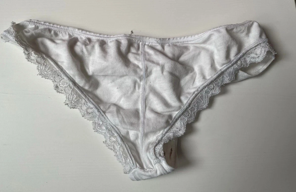 Camicia in raso di seta avorio con inserti in pizzo. Anni '40. Taglia