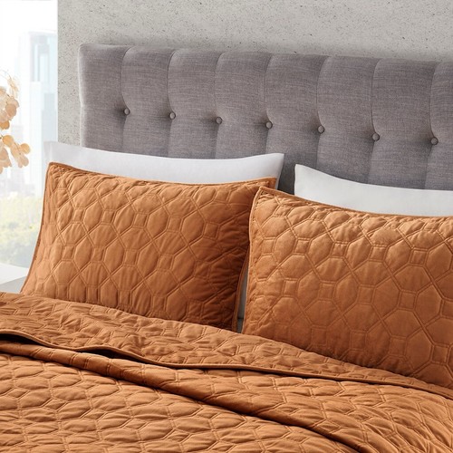 Gracie Mills Gayle 3-Piece Casual Geometric Velvet Quilt Set - Picture 40 of 49