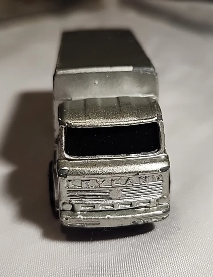 Silver Superman Daily Planet "SUPERMAN SAVES THE WORLD" Truck. Corgi Jr. Pics!  - Image 4 of 4