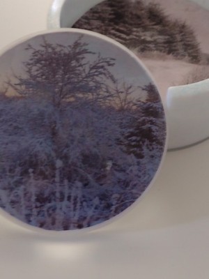 Handgefertigtes 4er Set Harz Untersetzer im Halter, schottische winterliche Szenen