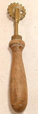ANTICA ROTELLA TAGLIA PASTA-SPRUNELLA-SPERONELLA-DA CUCINA -IN BRONZO CON MANICO