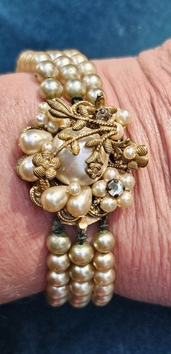 Vintage Miriam Haskell Style Unsigned Pearl Bracelet Decorative Design Clasp - Picture 3 of 14