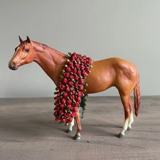 Breyer Horse Secretariat Triple Crown 25th Anniversary Edition w/ Roses #770598