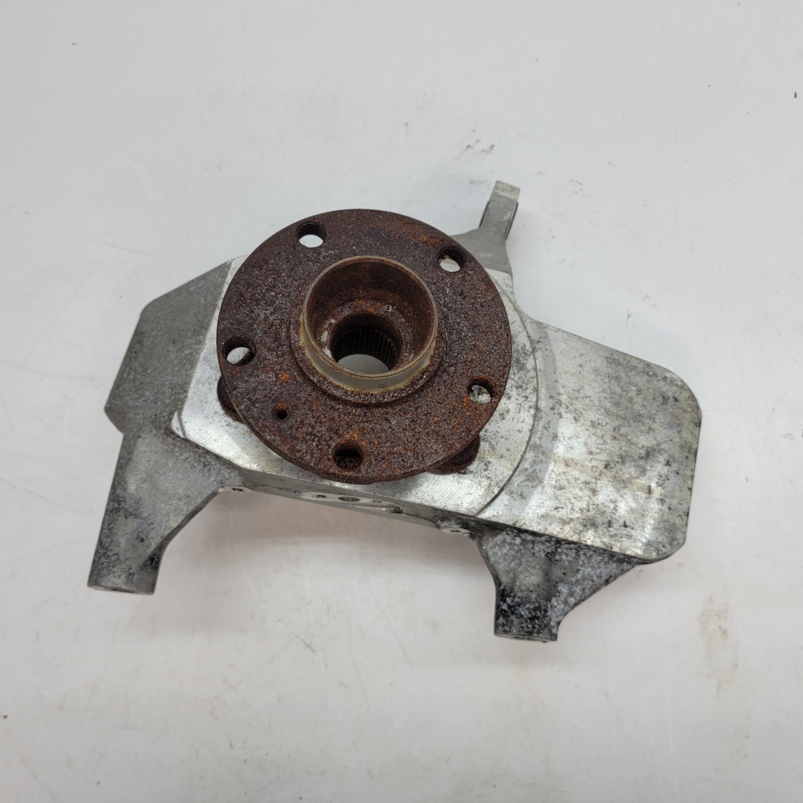 MCLAREN 650 FRONT RIGHT PASSENGER SIDE HUB KNUCKLE OEM 11B0114CP