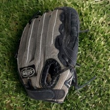 Louisville Slugger GN14-BN 9  Baseball Glove Genesis 1884 RHT Small Child T-ball