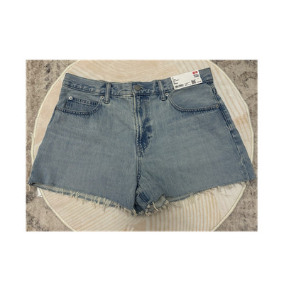 Uniqlo Women's Cut Off Denim Shorts 27 inch Blue Frayed Hem Medium Wash Pockets