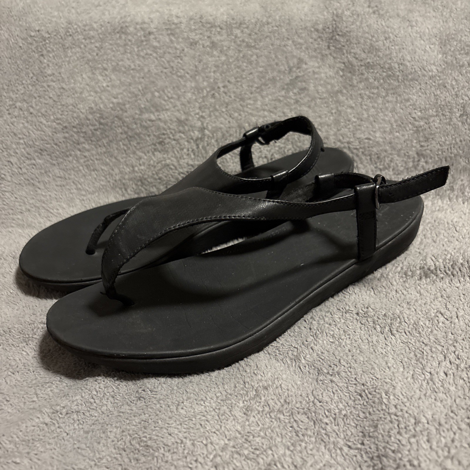 Fit Flops Size 9 Women's Black w Buckle Sandal Shoe