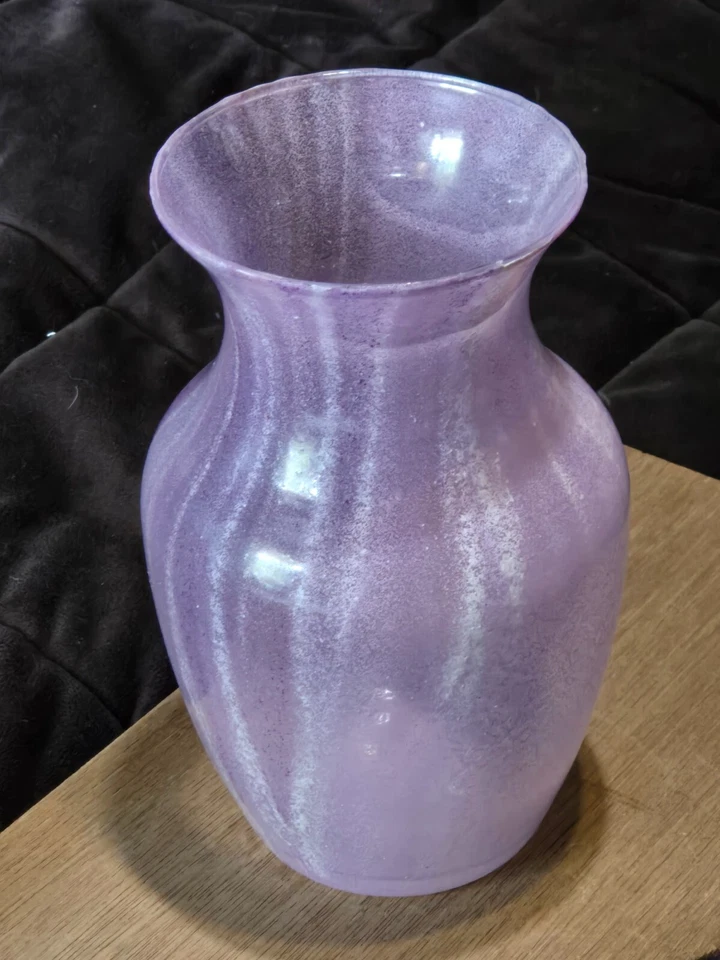 Jarrón de vidrio decorativo esmerilado ROSA/PÚRPURA -7" de alto 4" de ancho Foto 3 de 4