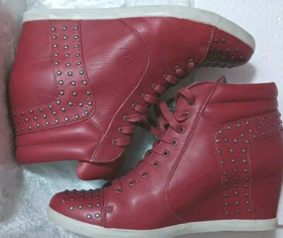 KOOLABURRA by UGG Women's Red Studded Lace-Up Wedge Fashion Sneaker Size US 9