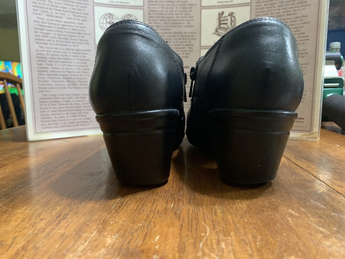Clarks Collection Black Shoes Size 8D- Model# 22546. Side