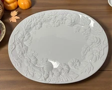 Tabletops Gallery Harvest White Embossed Pumpkin Turkey Platter Serving Dish