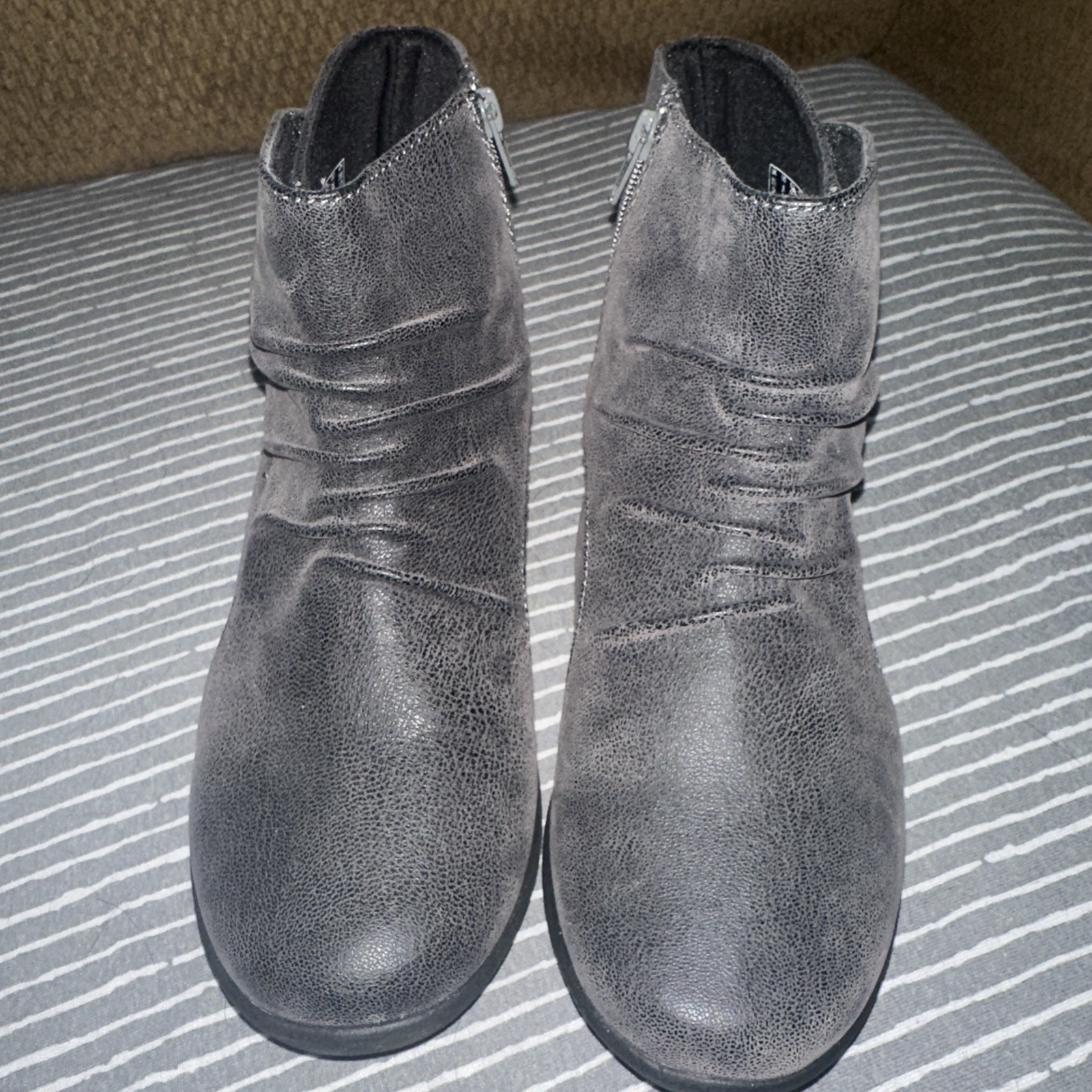 Clarks Cloudsteppers Breeze Range Ankle Booties G… - image 2