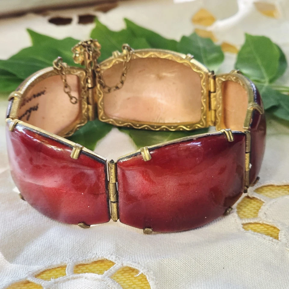 Superbe Bracelet Articulé Vintage – Plaques en Émail Rouge et Signature Bétourné - Photo 1/4