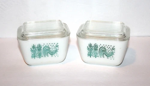 PYREX Amish Butterprint Set of 2 501 Rooster Refrigerator Dishes w Lids 1.5 Cups