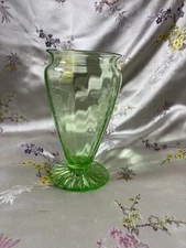 Vintage Art Deco Emerald Green Glass Vase