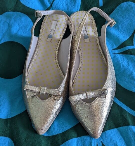 BODEN Women Size 9/ 39.5 Shoe Pumps Gold Glitter Bow Pointed Toe Slingback - Picture 1 of 4