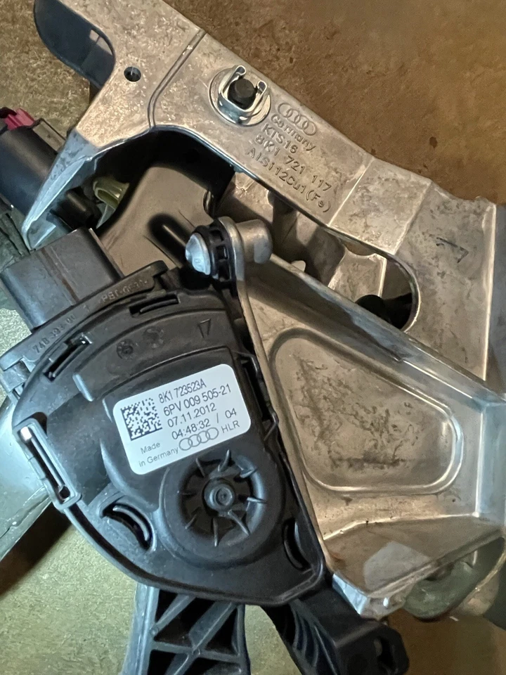 Pedal del acelerador AUDI Q5 8R 8K1723523A 2013 LHD Foto 2 de 2