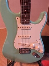 Guitare électrique Fender JAPAN Stratocaster Surf Green Musical Instruments a...