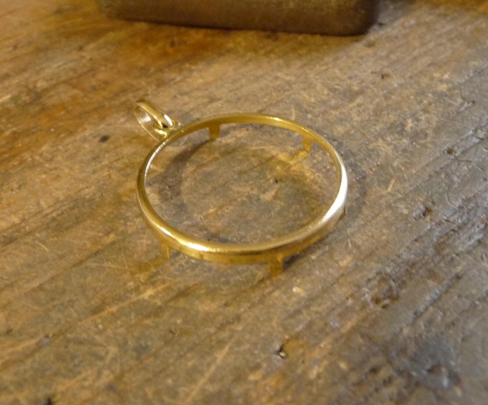 Monture or 18 carats lisse pour protéger et porter votre pièce de 10 francs en pendentif