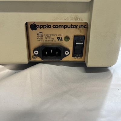 Apple II Plus コンピュータ MODEL NO. A2S1016 Apple II Plus Computer A2S1016 - Not Tested. Parts Or Repair Only
