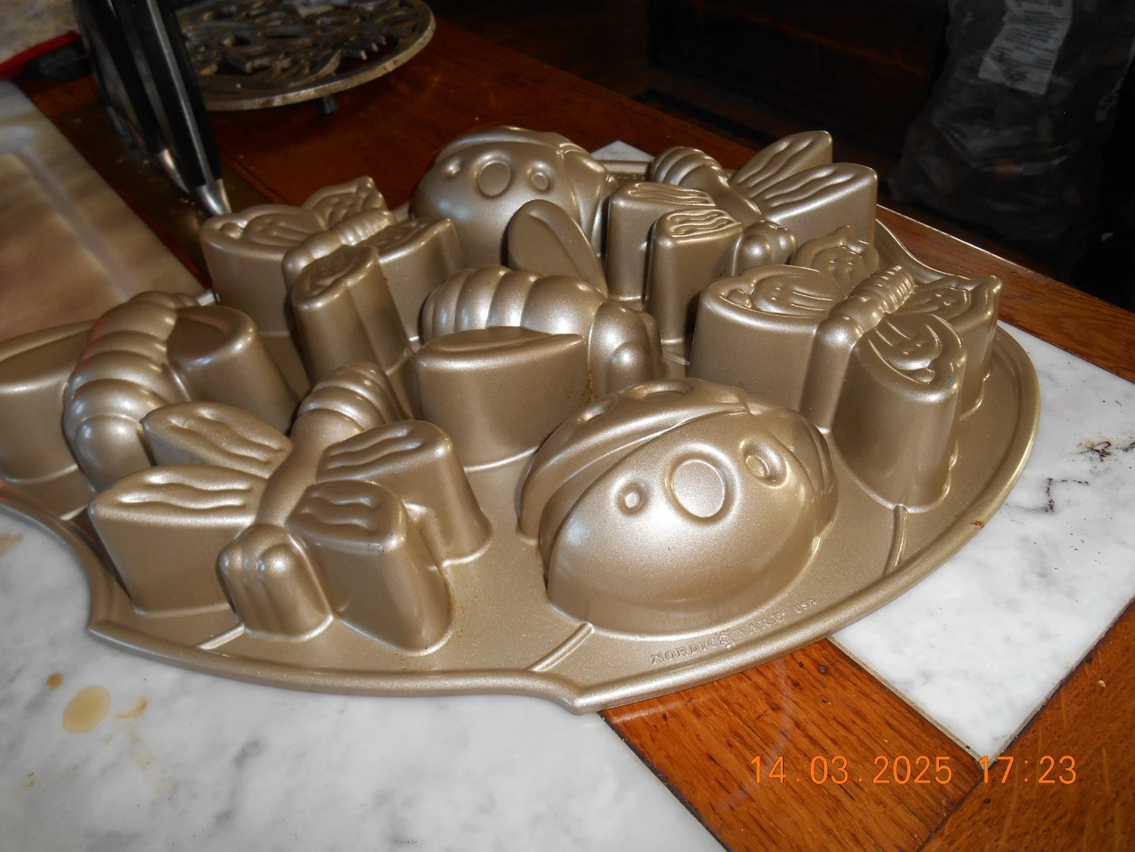 NordicWare Cake Tin Backyard Bugs 1.2L