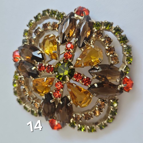 choose one Vintage brooch for yourself from my collection, pick by one! - Foto 32 di 109