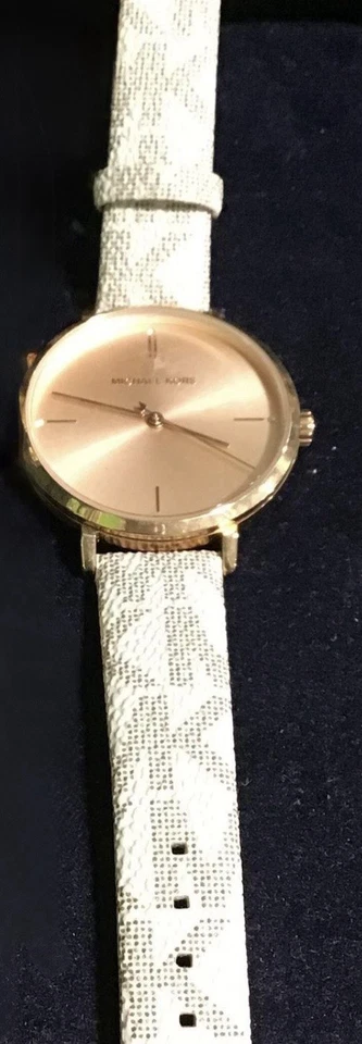 Relógio Michael Kors Jane, carteira branca assinatura e bolsa Brynn - Imagem 2 de 4