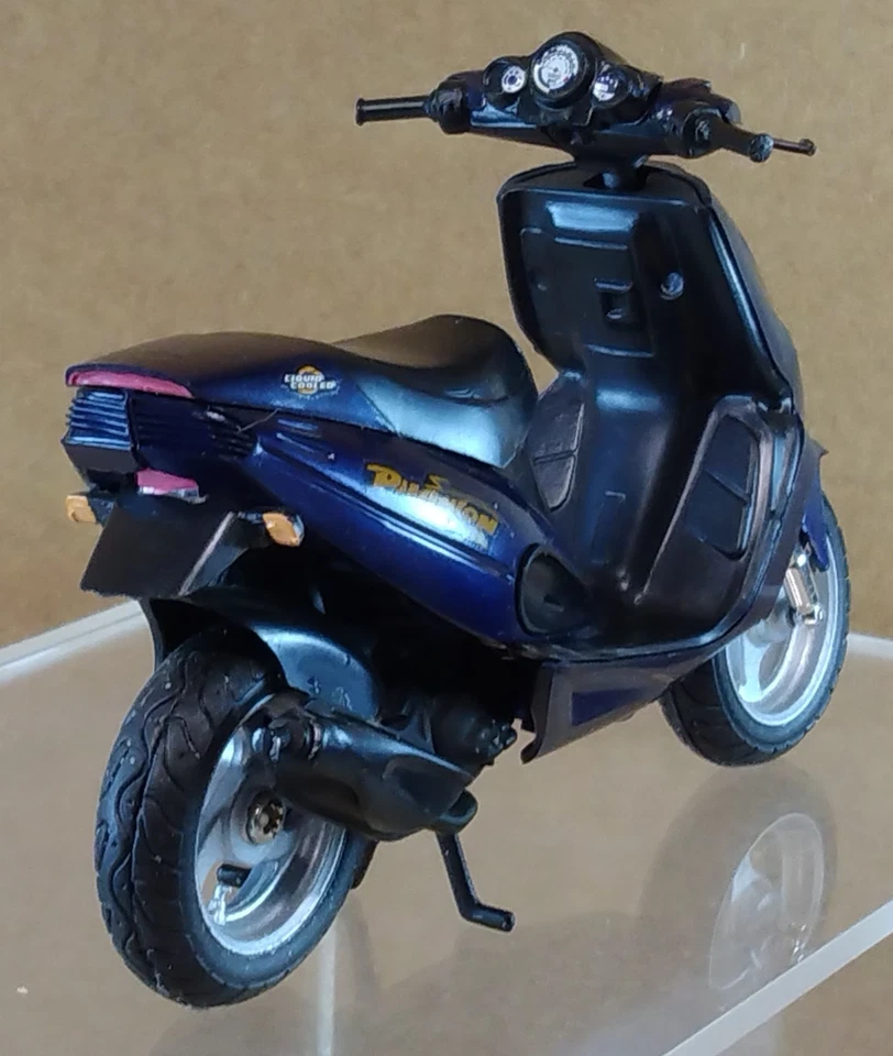 1:16 1995 Malaguti Phanton F-12 Protar 15002 Provini Star Bike Collection Italy - Image 3 of 4