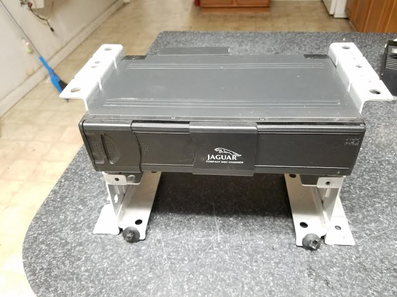 2004-08-2009 JAGUAR XJ8 VANDEN PLAS CD CHANGER 1X4318C830AC NO CD