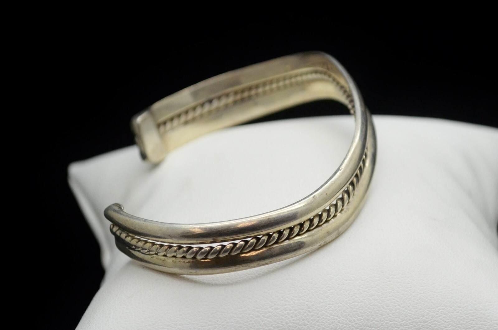 Sterling Silver Beautiful Rope Pattern Curvy Cuff… - image 2