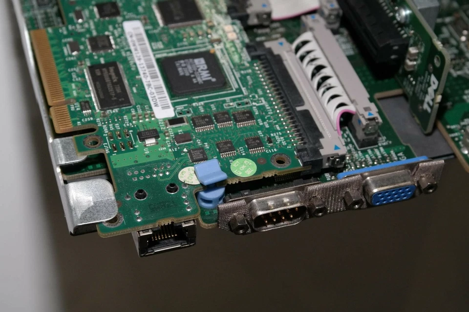 DELL PE 1950 MOTHERBOARD UR033 + 2X CPU + 2X HEATSINK + 4X M395T2953CZ4-CE65 - Image 2 of 4