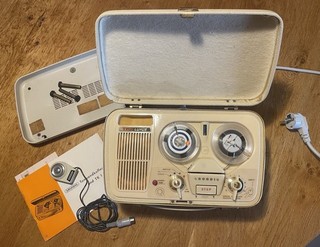 Magnétophone à bandes GRUNDIG TK1 LUXUS avec socle 220 volts