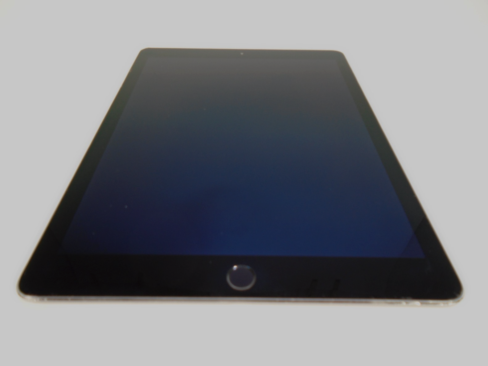 Apple iPad Air 2 Wi-Fi 9.7” Model A1566 Silver Tablet 64GB