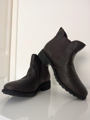 UGG Women s Chelsea Boots Size 9 Brown Leather Shearling Lined New Unworn