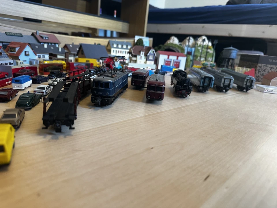 XXL Trix Express Sammlung Weihnachtsangebot Loks, Züge, Gleise, Häuser, Autos! - Bild 3 von 4